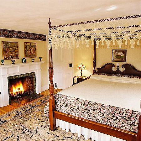 Historic Jacob Hill Inn Сиконк Экстерьер фото