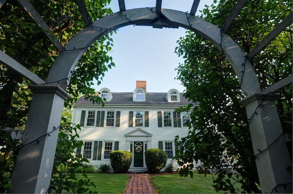 Historic Jacob Hill Inn Сиконк Экстерьер фото