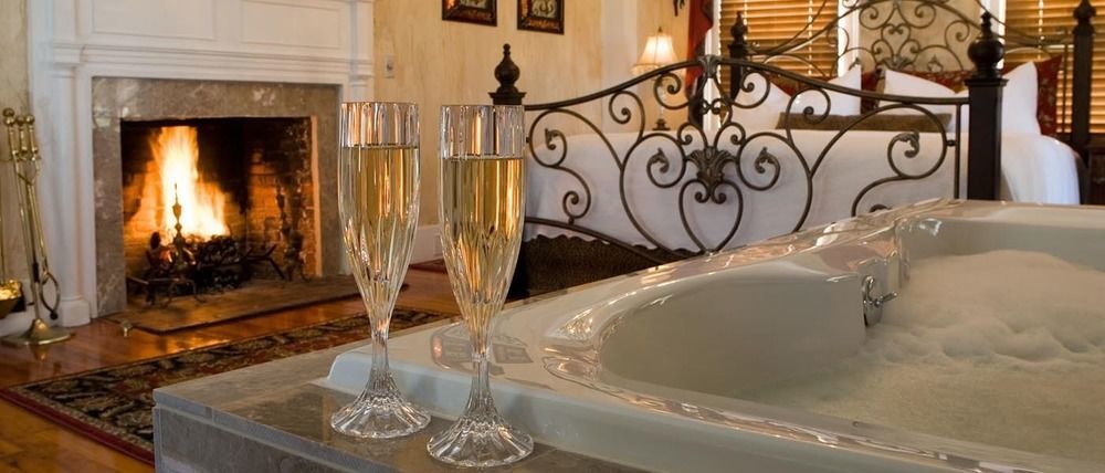 Historic Jacob Hill Inn Сиконк Экстерьер фото